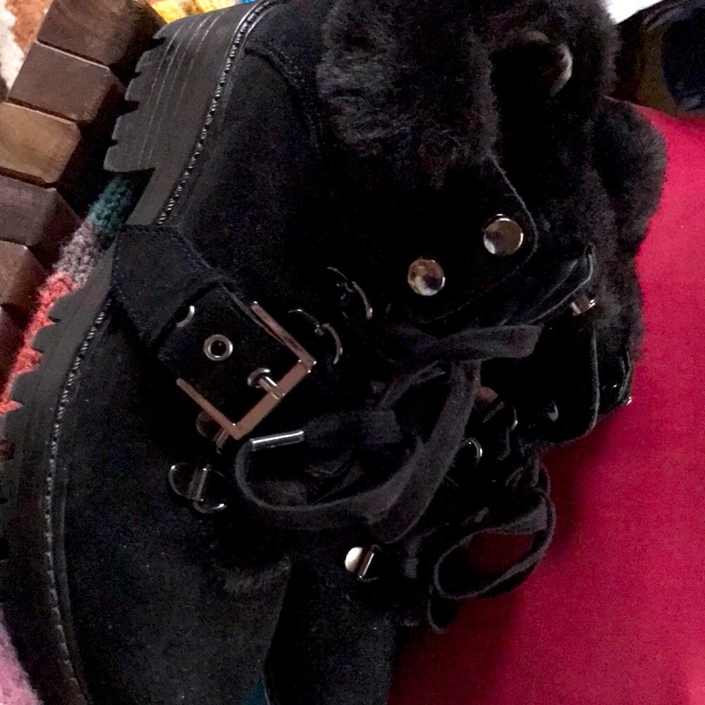 𝅺KENDALL + KYLIE Black Suede Edison Faux Fur Lace Up Ankle Hiking Booties Sz6.5